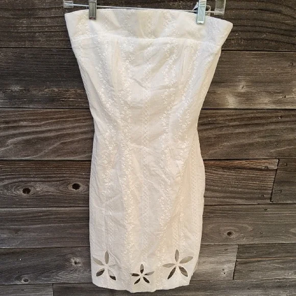 Mistress Rocks Strapless White Eyelet Sheath Dress Size. XS NWT - Picture 1 of 10